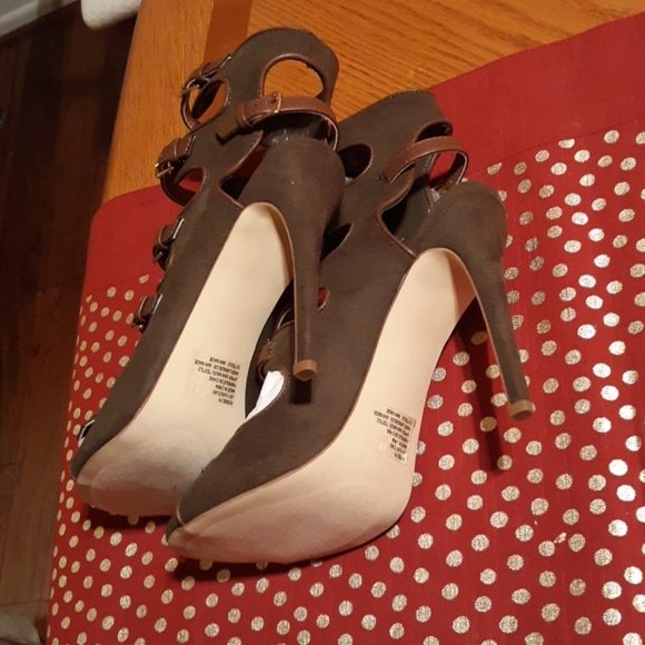 Shoes previously posted but w/ heel and bottom pic - Picture 2 of 2